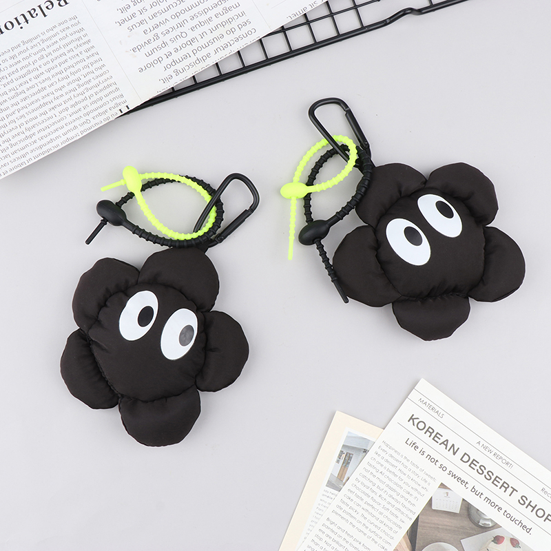 Trendy Black Flowers Keychain Cute Floral Key Holder For Girls Backpack Ornament Bag Pendant Decoration