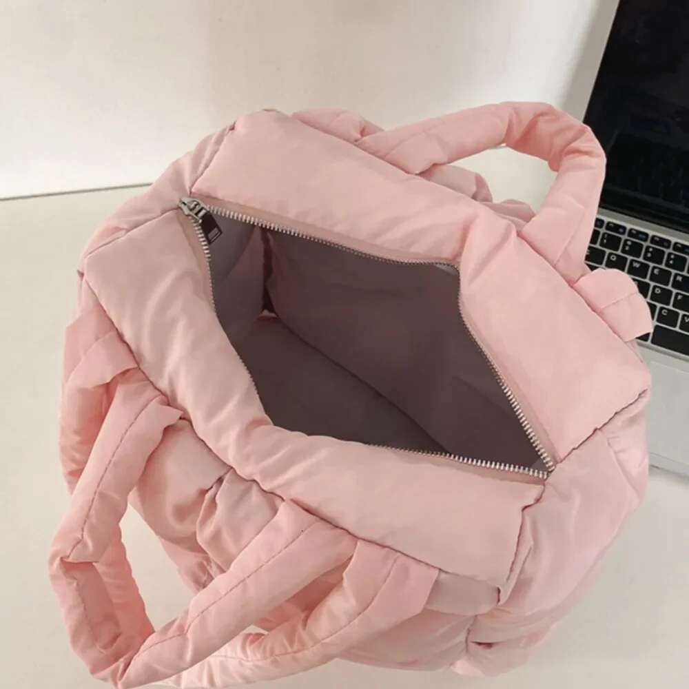 Women's New Korean Version Is Fashionable Casual Simple Versatile and Has A Large Capacity Zipper Shoulder Bag