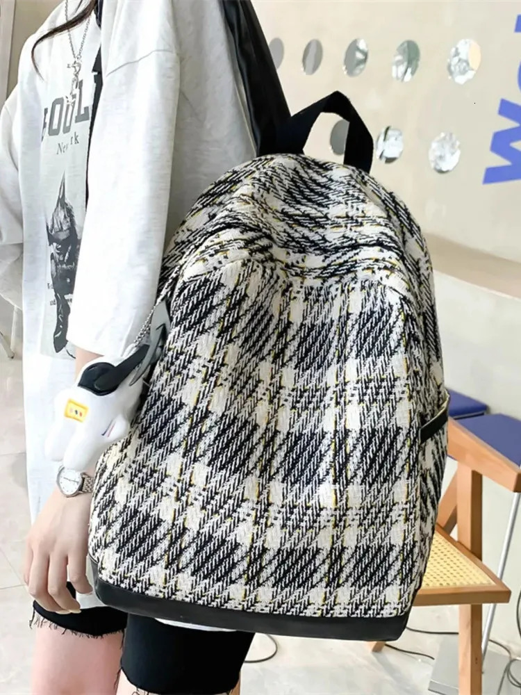 Forest style fashionable pleated lightweight backpack suitable for Korean women Harajuku ulzzang backpack suitable for womens colleges 241111