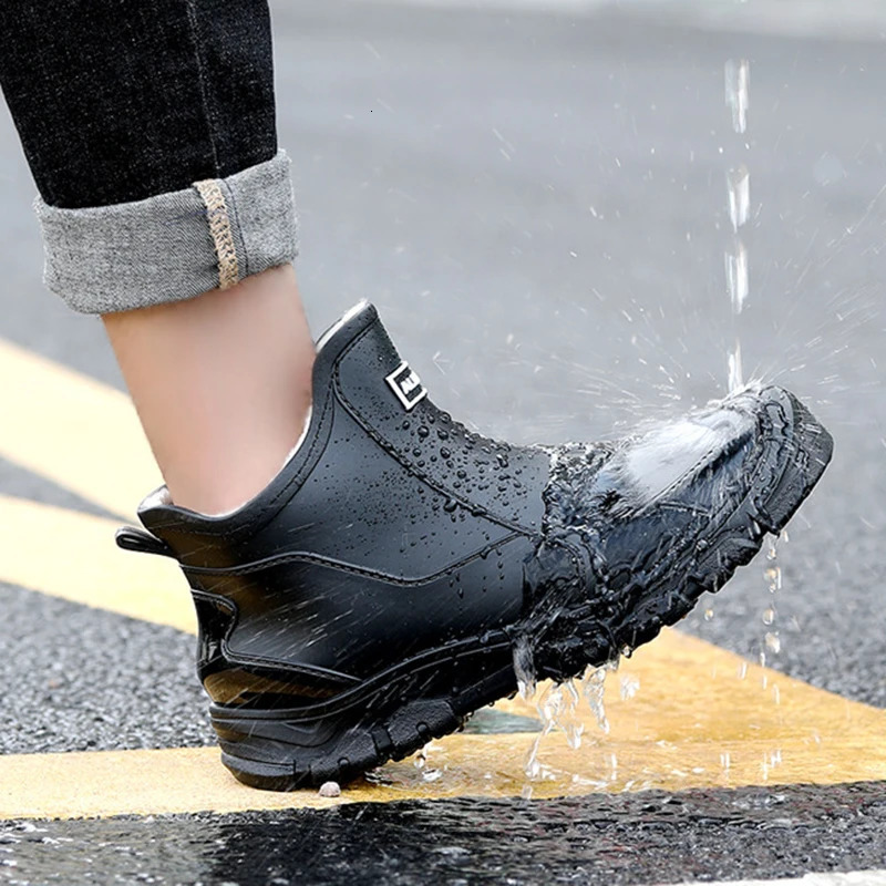 Autumn and Winter Fashionable Mens Cotton Rain Boots Trendy Outdoor Short-tube Mens Warm Rain Boots Fixed Cotton Water Shoes 241111