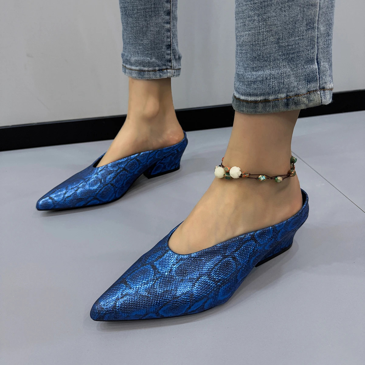 Pointed Toe womens mule shoes 2024 er short and chubby snake shaped slider autumn suspender shoes walking dress drone Zapatillas 241111