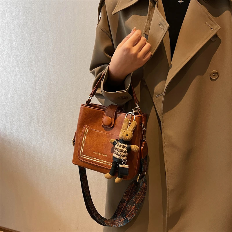 Fashion Trend Leather Tote Bag for Women Female Simple Large High Capacity Vintage Shoulder Bucket Handbags and Purses 241111