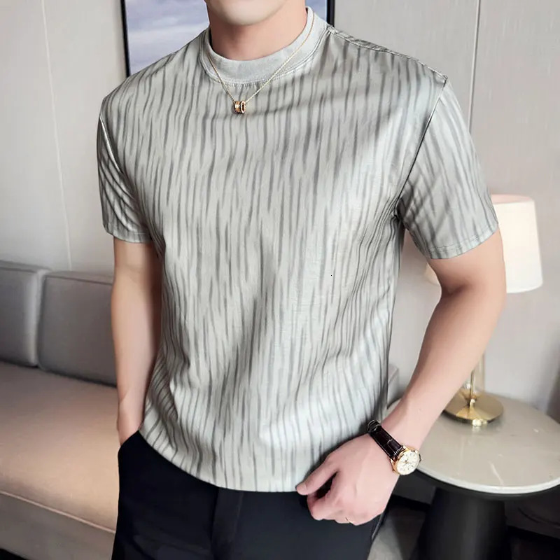 Shiny striped mens T-shirt with Korean fashion coating leather texture T-shirt for mens clothing O-neck ultra-thin suitable for casual T-shirt 241112