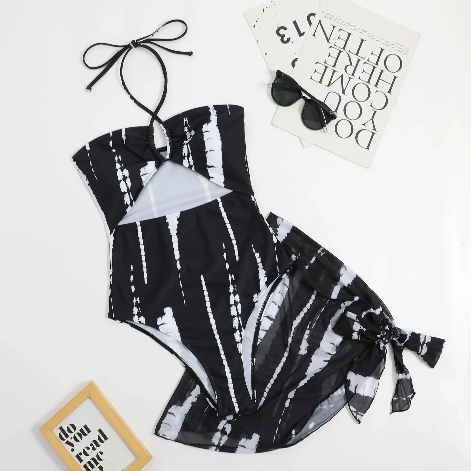 2024 Digital Printed Womens Sexy Neck Hanging Triangle Mesh Three Piece Set with Hollow Out Swimsuit 240411