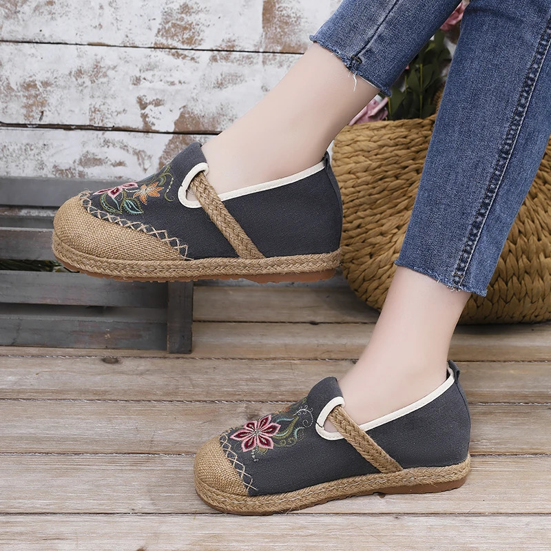 Floral embroidery womens linen canvas slippers comfortable low top add womens inner layer add bohemian shoes 241111