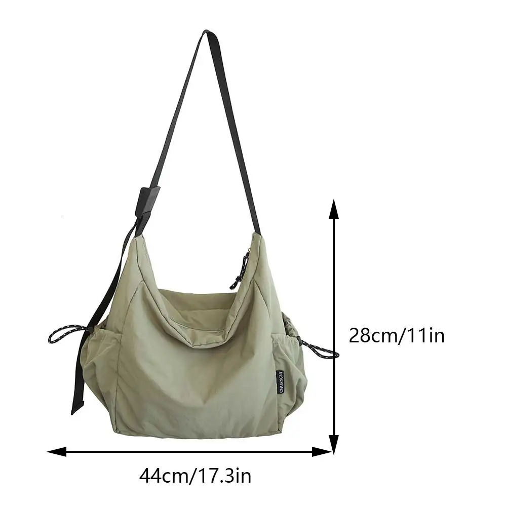 Crossbody Bags Men Solid Color Large Capacity Hobos Unisex Harajuku Japanese Style Nylon Waterproof Travel Shoulder Zipper Purse 241111