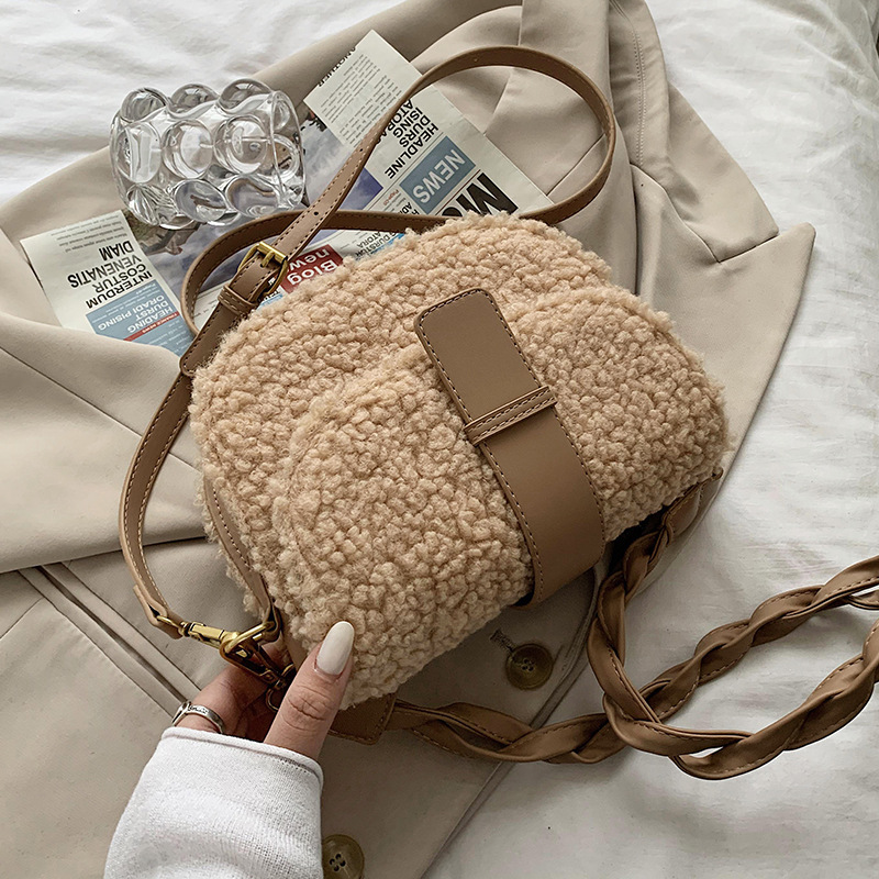 Free Shipping 2023 Winter Shoulder Messenger Weave Strap Saddle Armpit New High-quality Plush Fur Bag Women's Handbag Designer Designer Bag Luxur