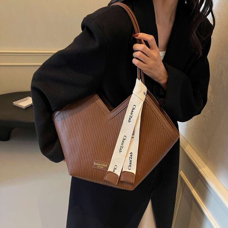 Women bag best quality 2024 new texture autumn and winter shoulder women's large capacity commuting fashionable versatile tote bags