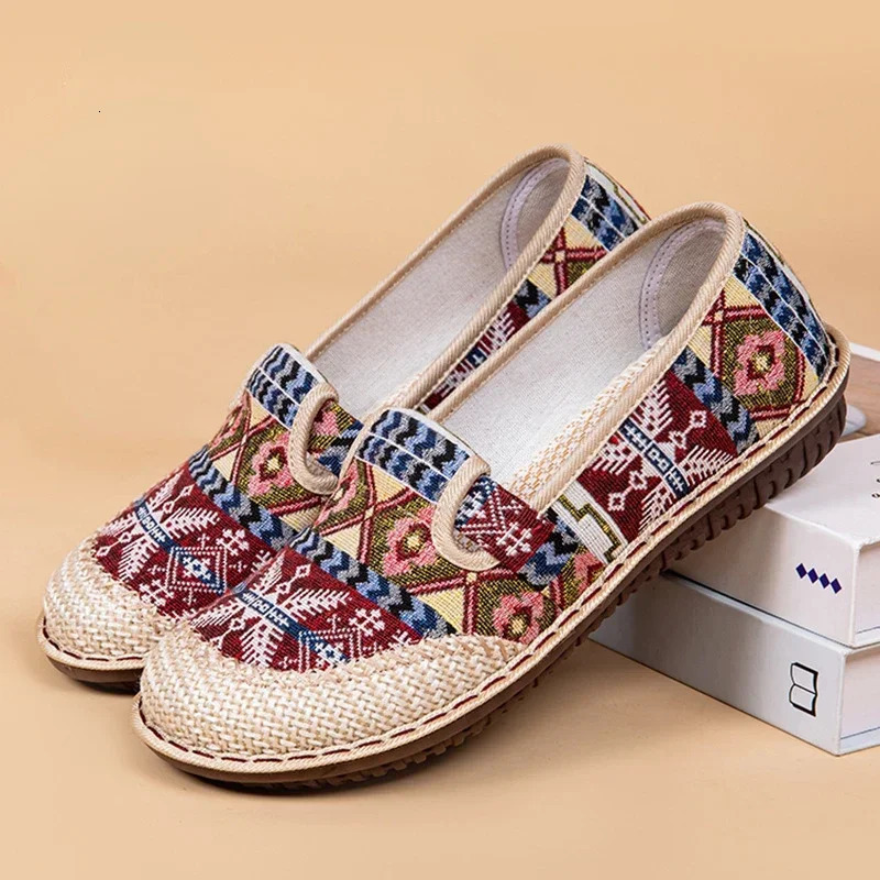 High quality womens shoes ethnic style womens embroidered shoes womens fashionable breathable flat casual shoes 2024 241111