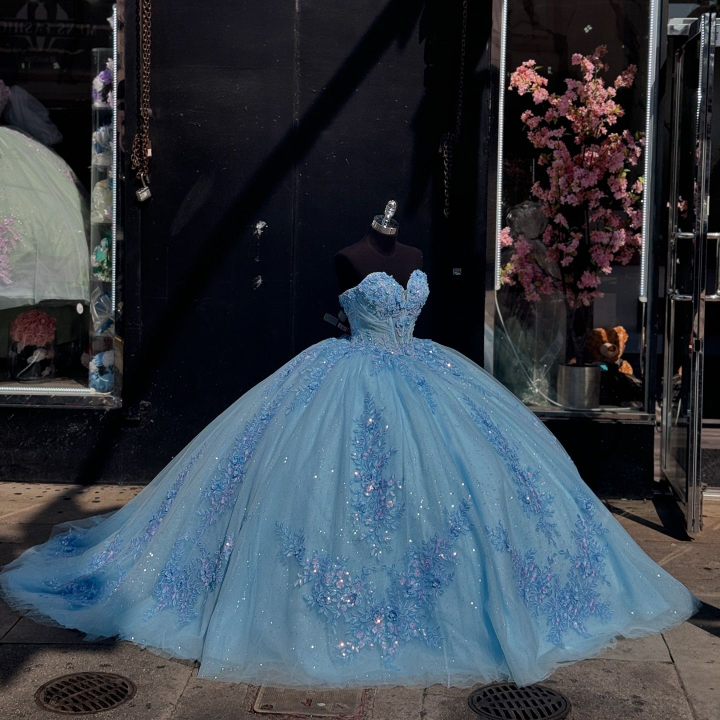 Fabulous baby blue princess Dresses sequins appliqued sweetheart ball gown evening dress sparkly Quinceanera Sweet 15 Masquerade Dress