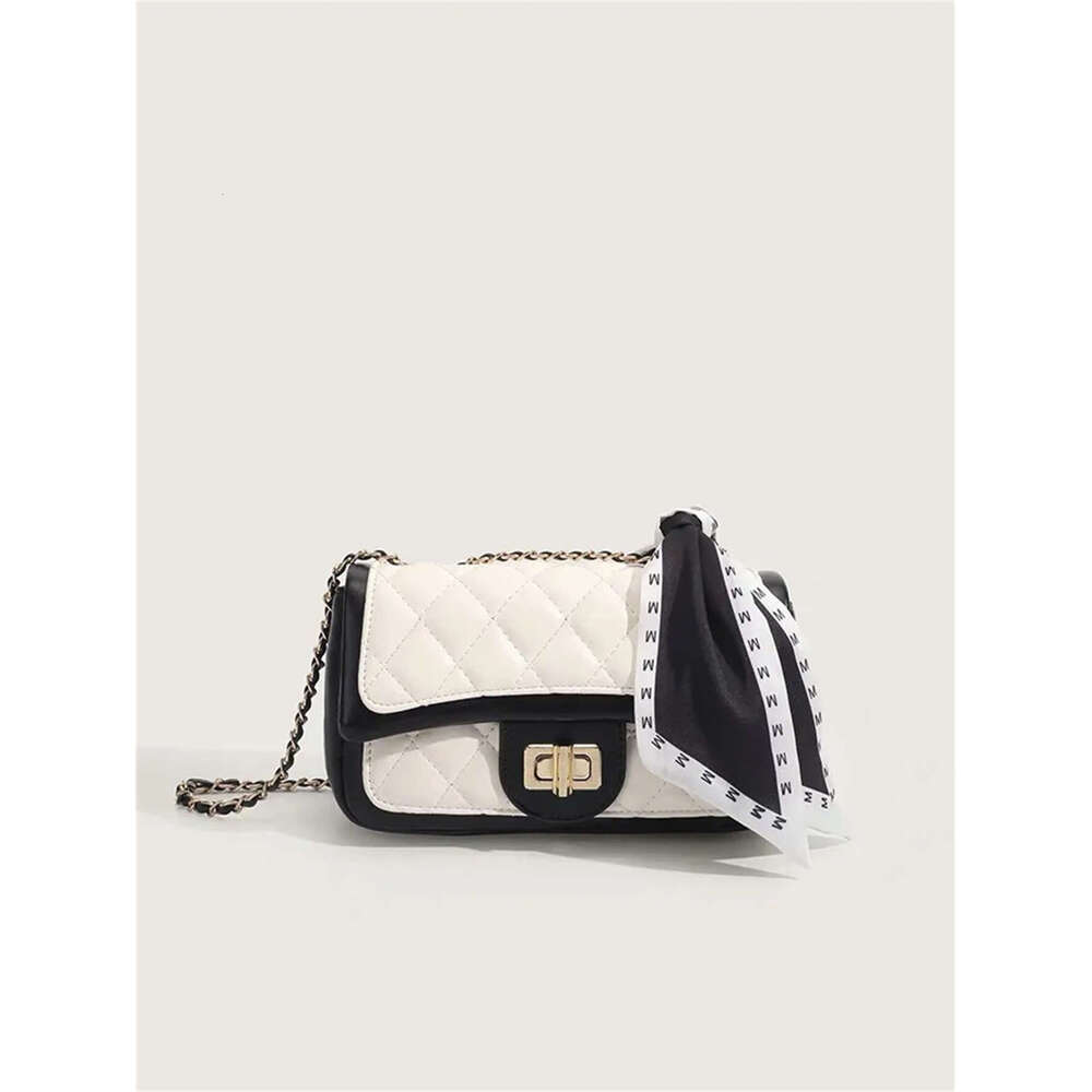 High-grade white niche texture chain female 2023 new fashion crossbody bag