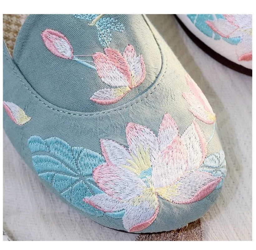 Old China Apartment Womens Beijing Shoes Elegant Flower Loafers Womens Antique Embroidered Shoes Womens Espadrillle Apartment Mocassin 241111