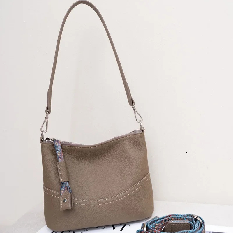 Womens Handbag Good Quality Genuine Leather Small Shoulder Bucket Ladies Commuting Underarm Bag Versatile Crossbody Hobo 241111