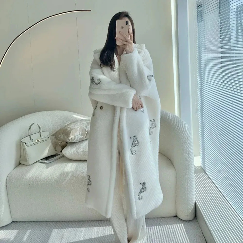 Womens artificial jacket item largest seahorse teddy bear coat womens medium long coat alpaca fur silhouette fur coat womens coat 241112