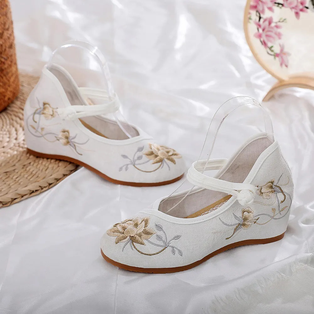 Veowalk Ankle Buckle Womens Jacquard Fabric 3cm Hidden Platform Womens Comfortable Soft Sports Shoes Chinese Embroidered Shoes 241111