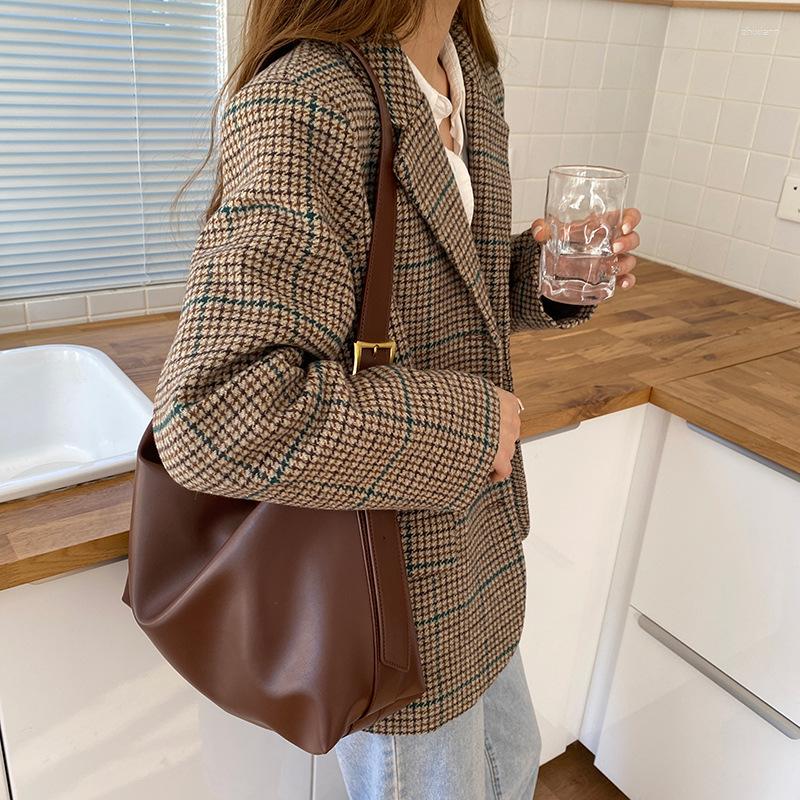 2025 NEW Bag All-matching Ins Crossbody For Women Autumn And Winter Fashion One Red Niche Design Large Capacity Shoulder zhanyishengli