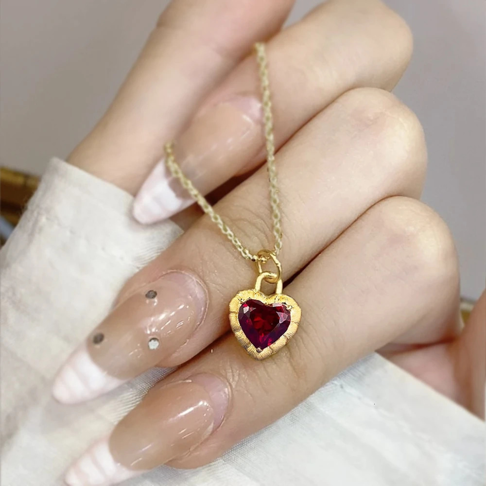 Vinregem 10 MM heart-shaped cut ruby vintage pendant necklace 18K gold-plated 925 sterling silver anniversary gift 241112