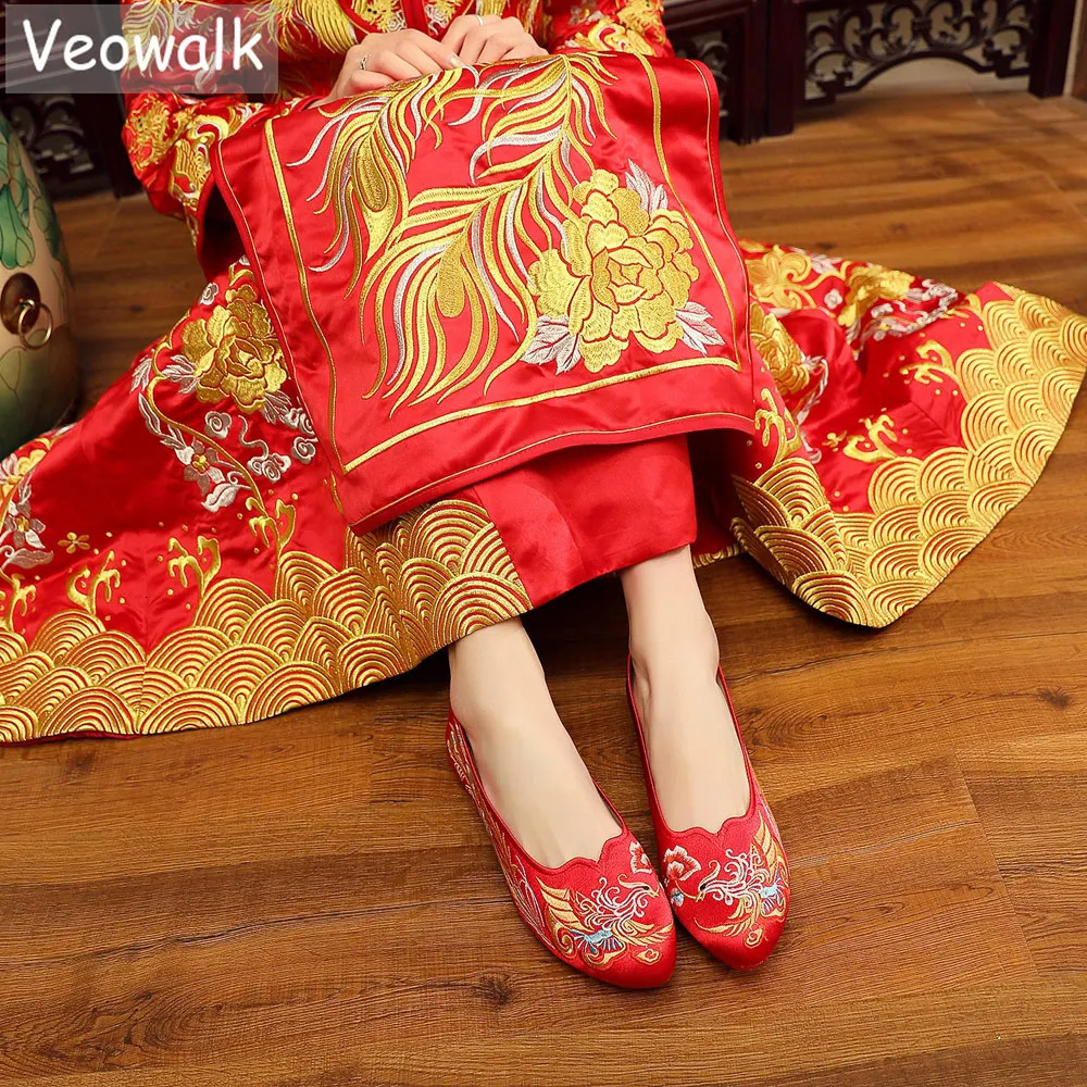 Veowalk Retro Chinese Womens Silk Embroidered Shoes High end Elegant Womens Comfortable Bridal Flat Shoes 241111