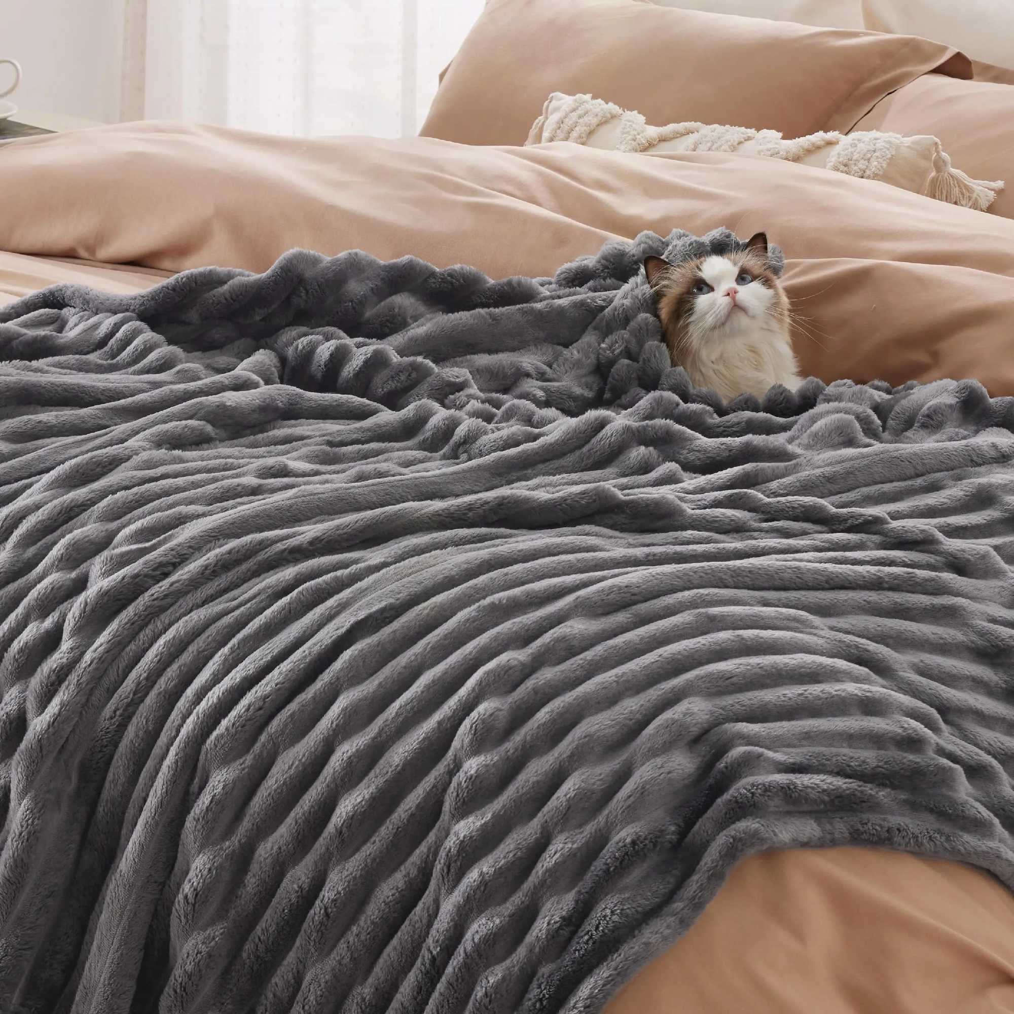 Grey Solid Color Flannel Throw Blanket for Couch Super Soft Cozy Blankets for Women Girls Cute Small Blanket for Sofa DecorXJ241111