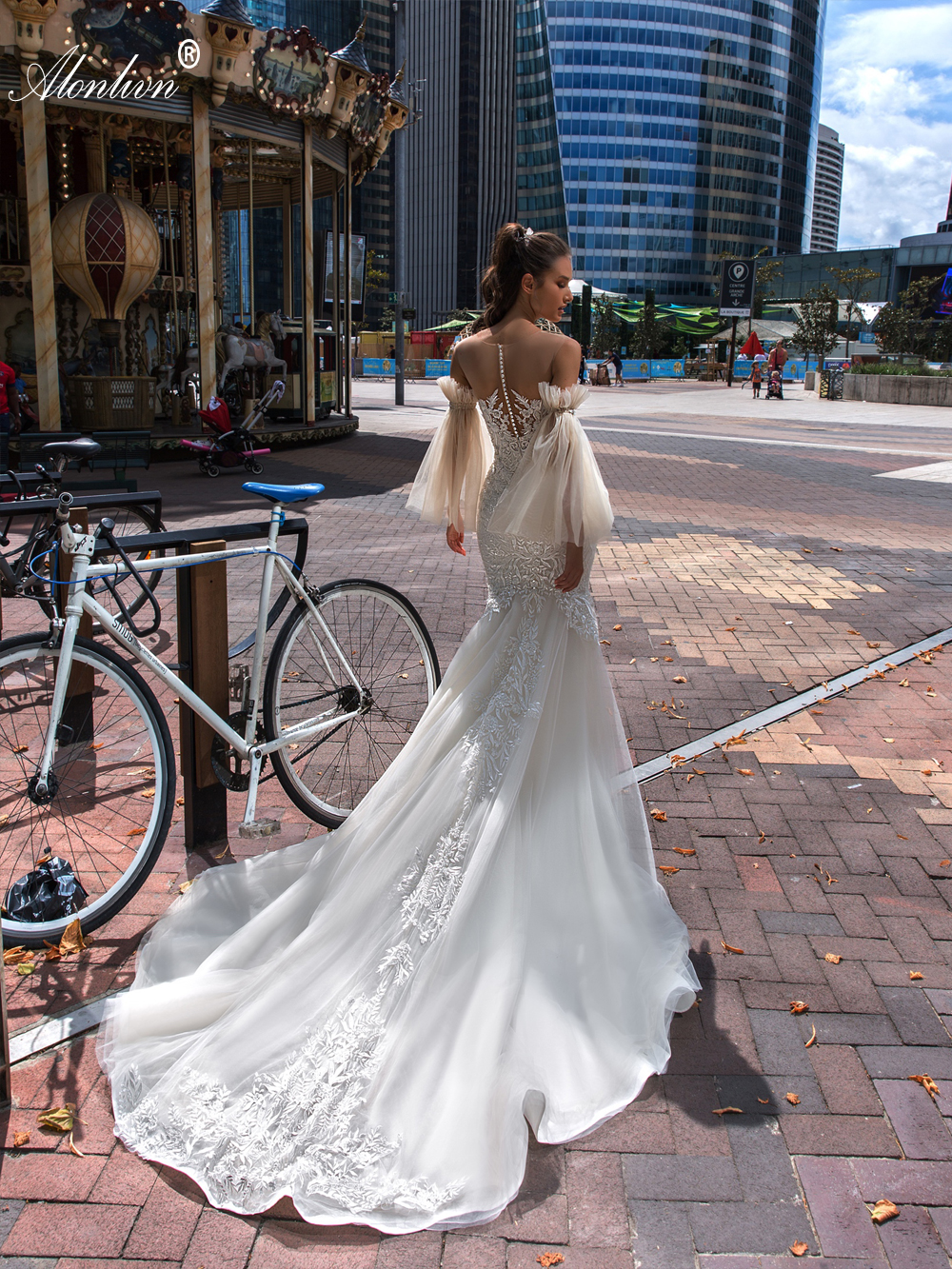 Chic Tulle Appliques Lace Illusion Neck Mermaid Wedding Dresses Covered With Button Detachable Puff Sleeves Trumpet Bridal Gowns