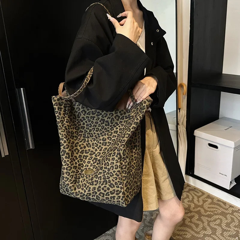 Leopard Print large capacity shopping canvas bag for women Korean lazy shoulder bag commuting handbag 241111
