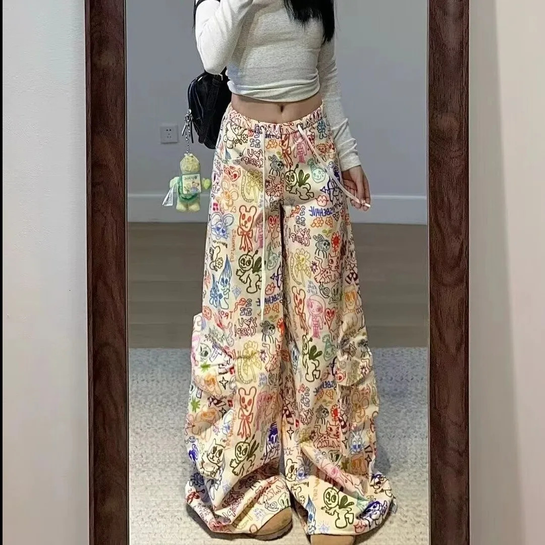 Graffiti Print Y2K Streetwear Cargo Pants Women French Aesthetic Art Wide Leg Pants Women Cute All-match Casual Trousers 241112