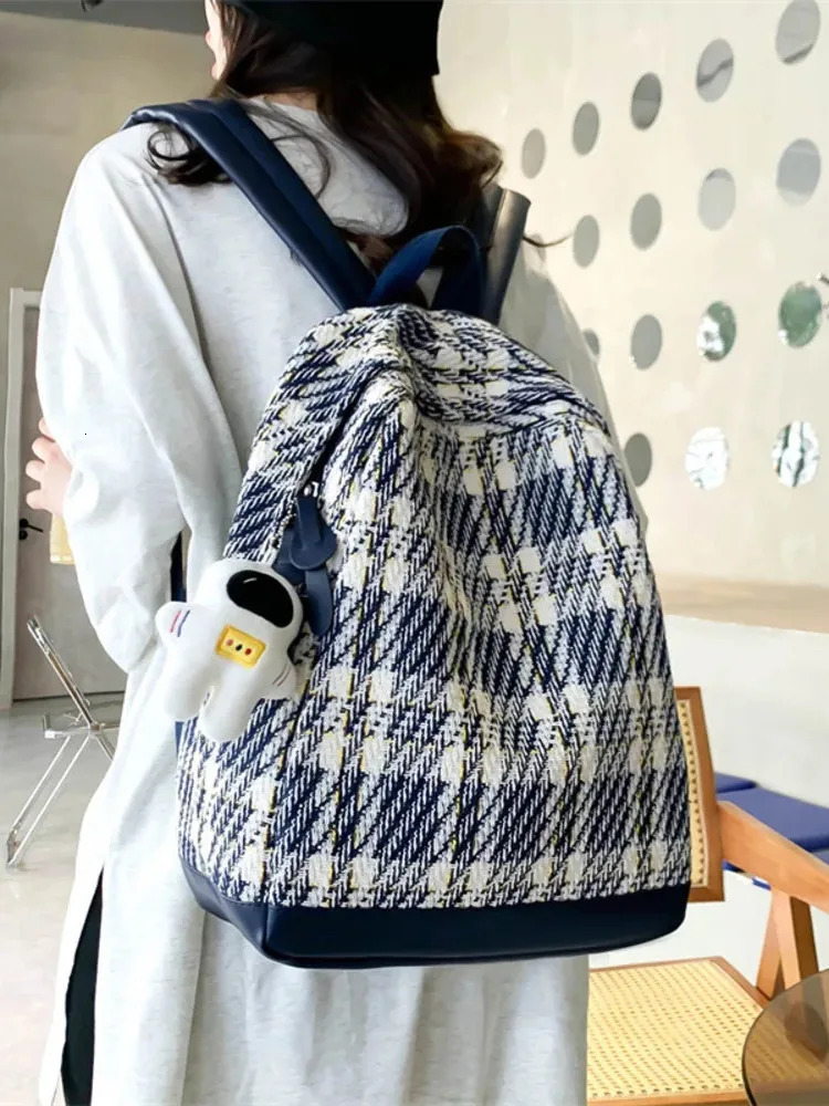 Forest style fashionable pleated lightweight backpack suitable for Korean women Harajuku ulzzang backpack suitable for womens colleges 241111