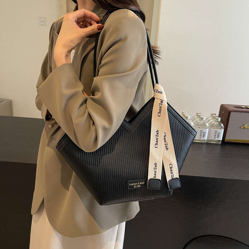 Women bag best quality 2024 new texture autumn and winter shoulder women's large capacity commuting fashionable versatile tote bags