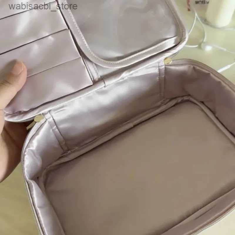 Cosmetic Bags Bear Embroidery Cute Makeup Bag Portable Travel Cosmetic Box Large Capacity Zipper Organizer Storage Case For Women L49