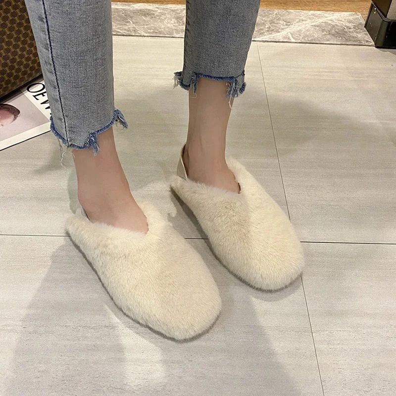 Lambwool Moccasins Womens Winter Cotton Shoes Womens Warm Plush Coat Comfortable Curly Woolen Leather Apartment Womens Large Size 241111