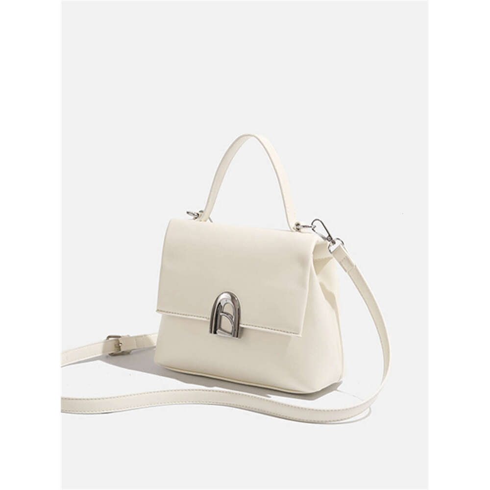 2024 new women's bag senior shoulder niche design