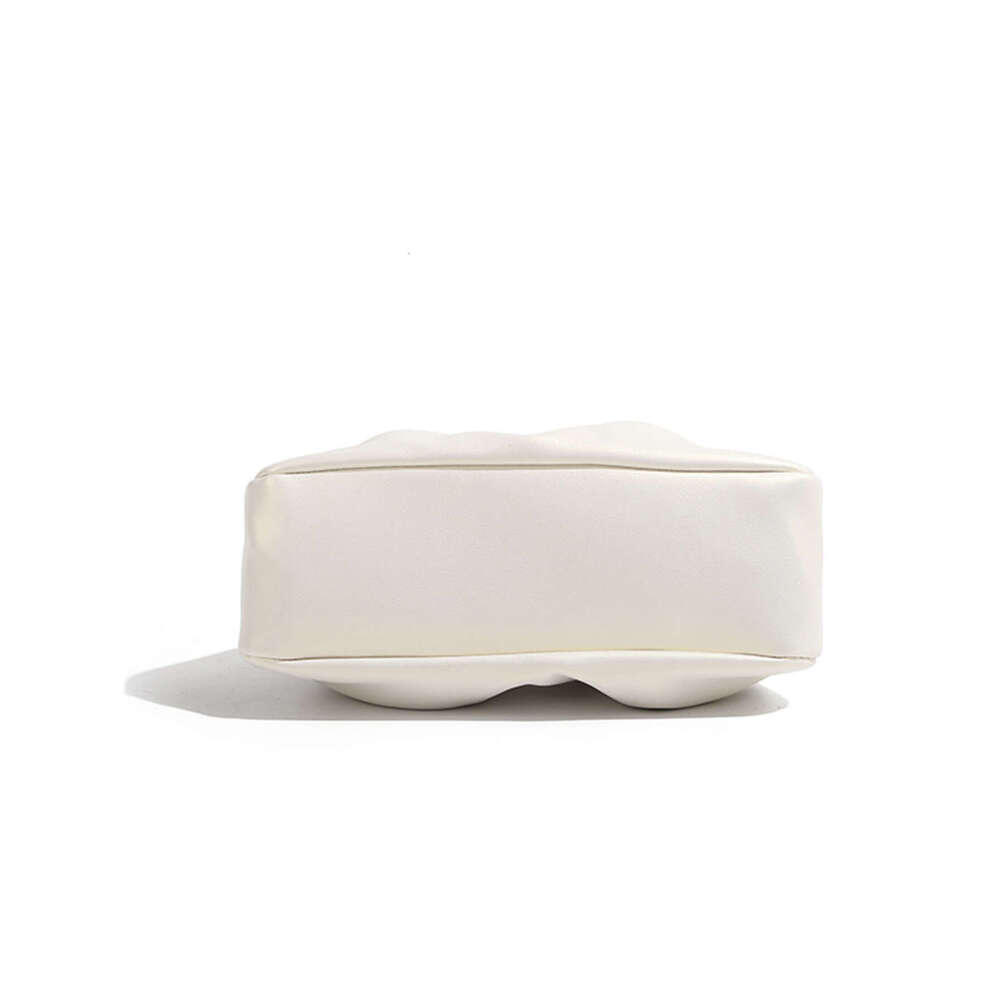 French pleated 2024 Advanced sense fairy Pearl small handbag Gentle wind crossbody cloud bag female