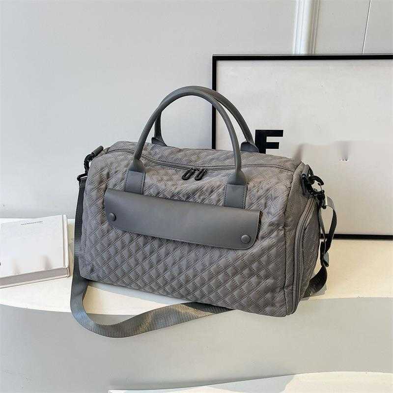 Travel Bag Large Capacity Sports and Fitness Bag Womens Shoulder Bag Crossbody Handbag Short Distance Business Travel Luggage Bag