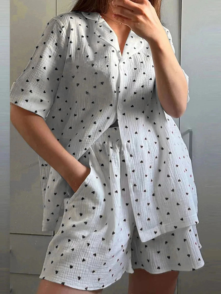Womens summer pajama set with lapel collar button down short sleeved top elastic waist short sleeved heart print loose 2-piece lounge set 241112