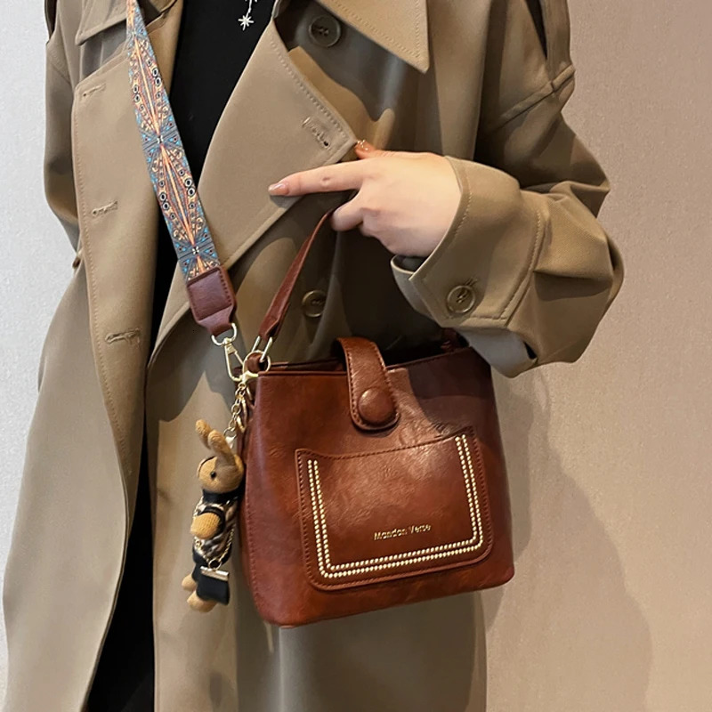 Fashion Trend Leather Tote Bag for Women Female Simple Large High Capacity Vintage Shoulder Bucket Handbags and Purses 241111