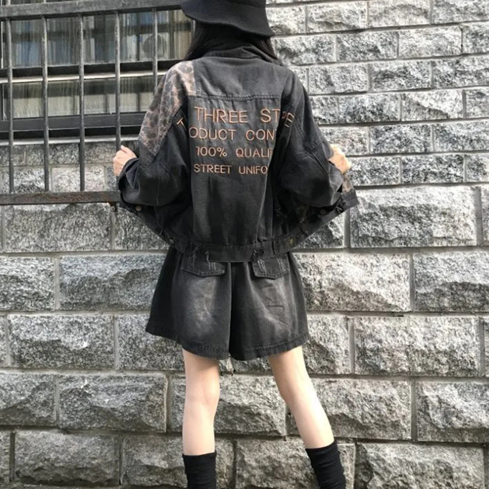 Womens denim jacket retro leopard print black spring style Harajuku punk denim jacket loose pocket fashionable street denim jacket 241112