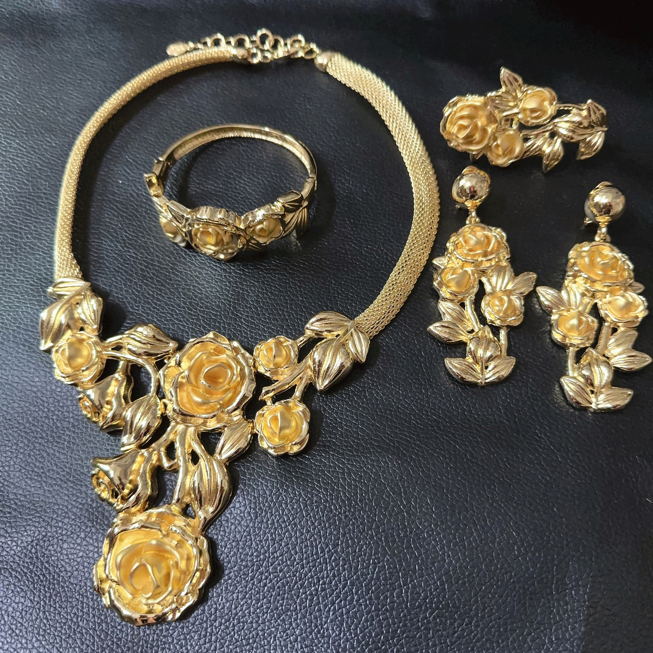 Dubai Gold Plated Women Necklace Jewelry Set Rosebud Pendant Large Ring Earrings Wedding Dinner Party Bijoux SYHOL 41b19 5 30284