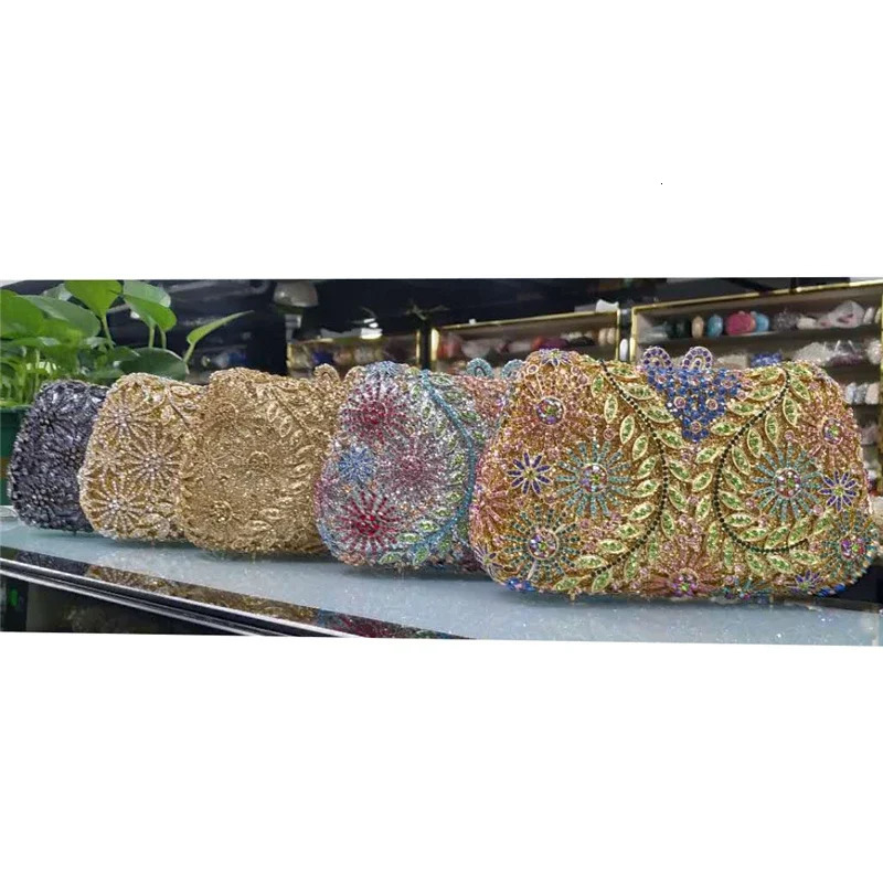 Latest n Ladies Handbags Diamond Skull Clutch Women Evening Bags Ladie Casual Chain Crossbody Bag Shoulder for Party 241112