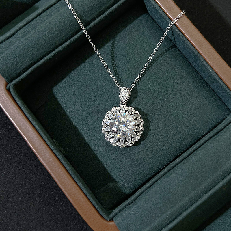2024 Choucong Brand Flower Pendant Luxury Jewelry 925 Sterling Silver Round Cut White Topaz CZ Diamond Gemstones Party Women Wedding Clavicle Necklace