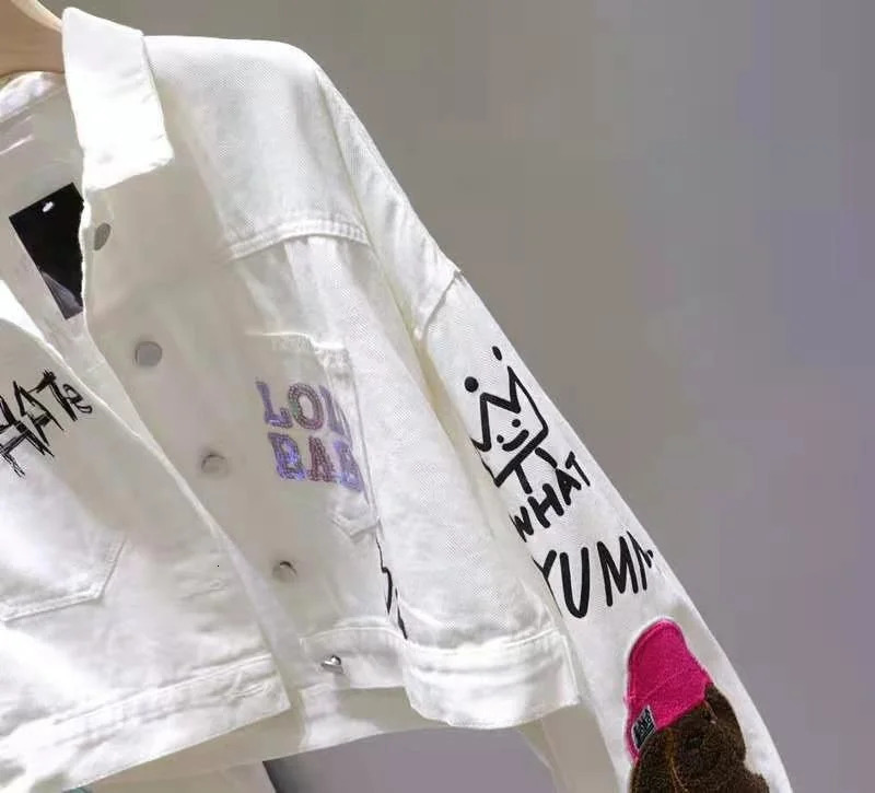 Cartoon flocking letter printed white denim jacket for womens Spring and Autumn short sleeved denim jacket for womens fashion 241112