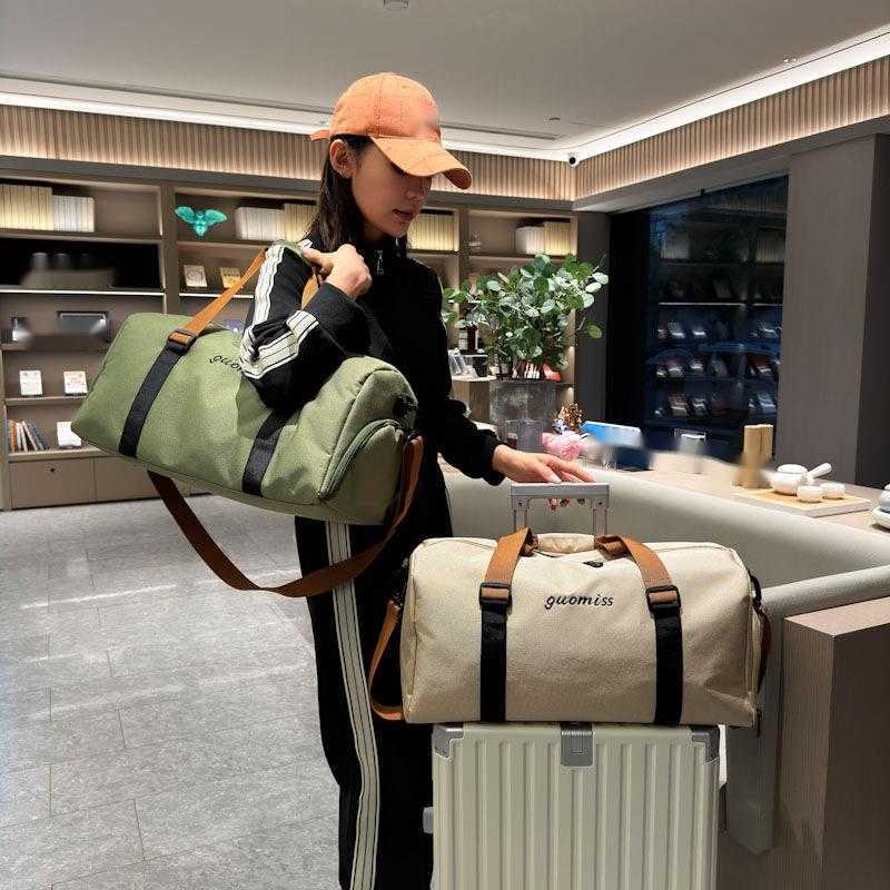 Lightweight Short Distance Travel Bag for Mens Business Trips Large Capacity Luggage Bag Simple Storage Sports and Fitness Bag Womens Yoga Bag