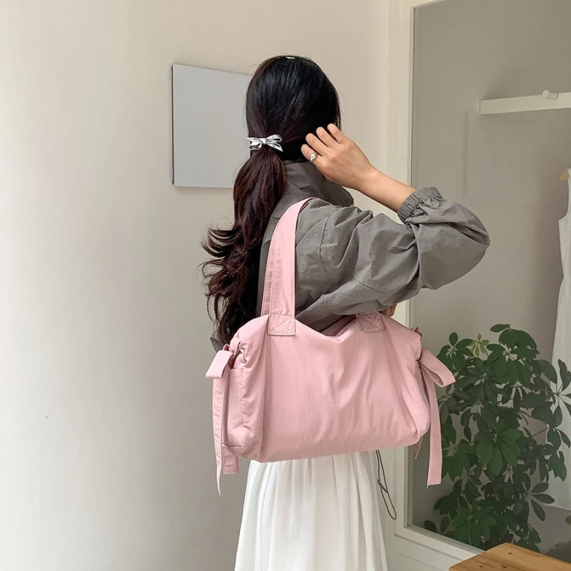 Niche high-end handbag fashionable bow shoulder bag lightweight and large capacity travel bag 241111