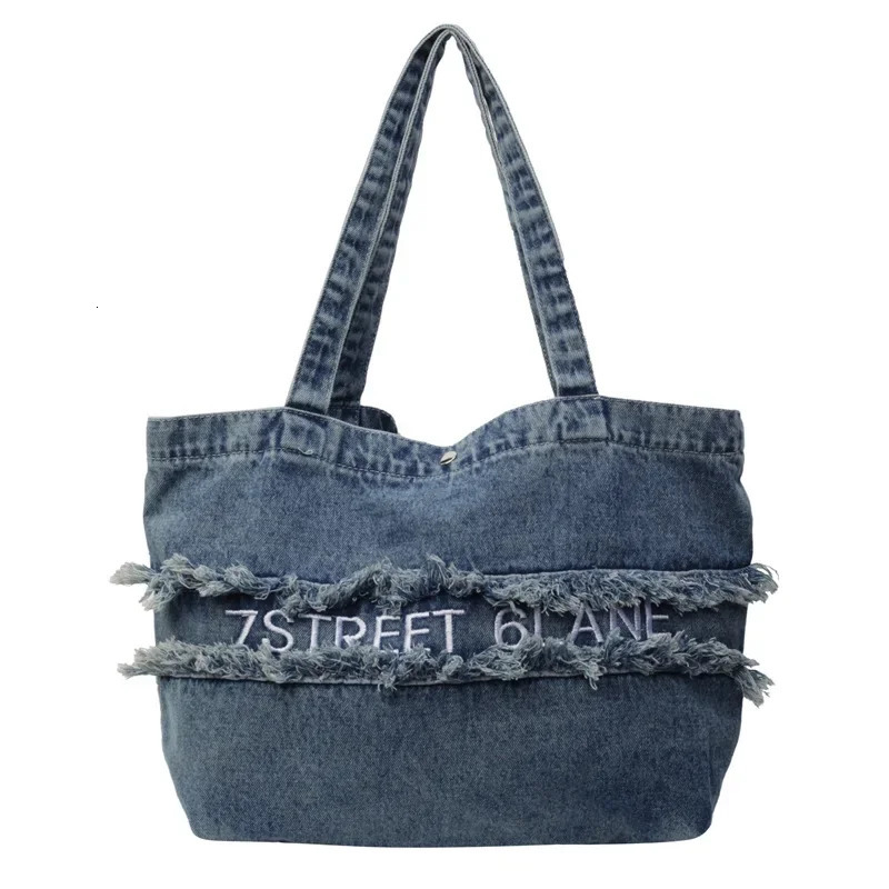 Korean niche washed denim canvas bag for women fashionable large capacity commuting shoulder bag 241111