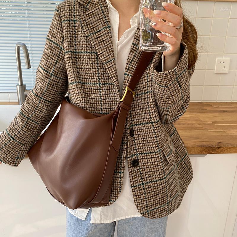 2025 NEW Bag All-matching Ins Crossbody For Women Autumn And Winter Fashion One Red Niche Design Large Capacity Shoulder zhanyishengli