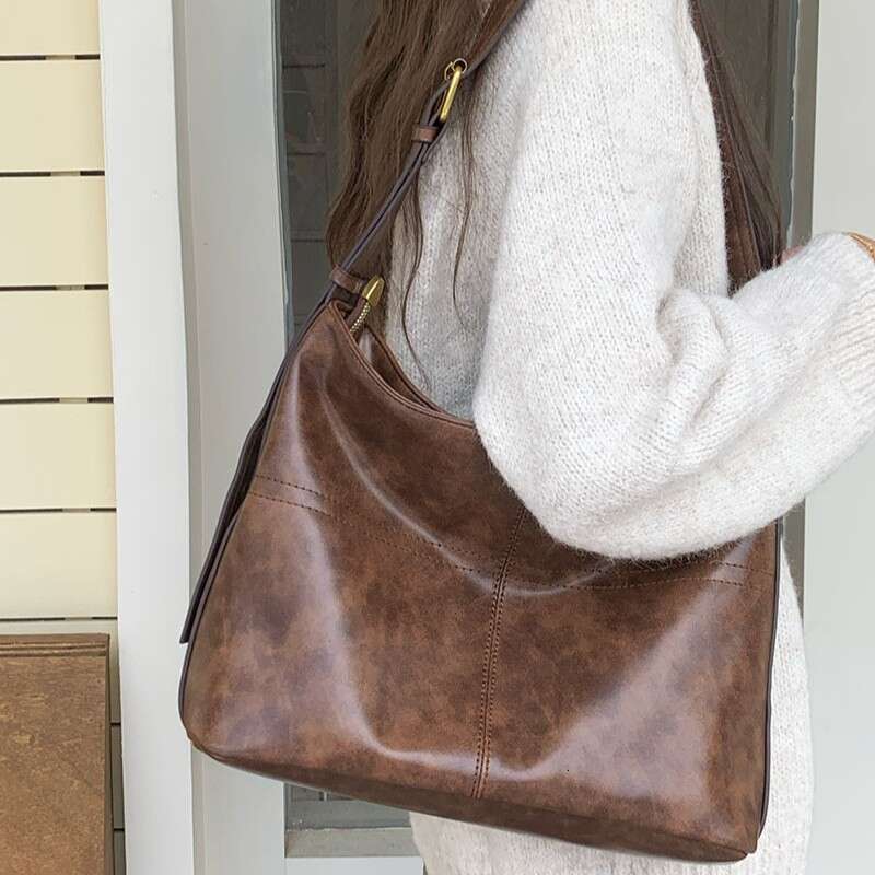 Autumn/Winter 2024 New Niche Vintage Commuting Versatile Wide Strap Large Capacity Single Shoulder Crossbody Tote Bag