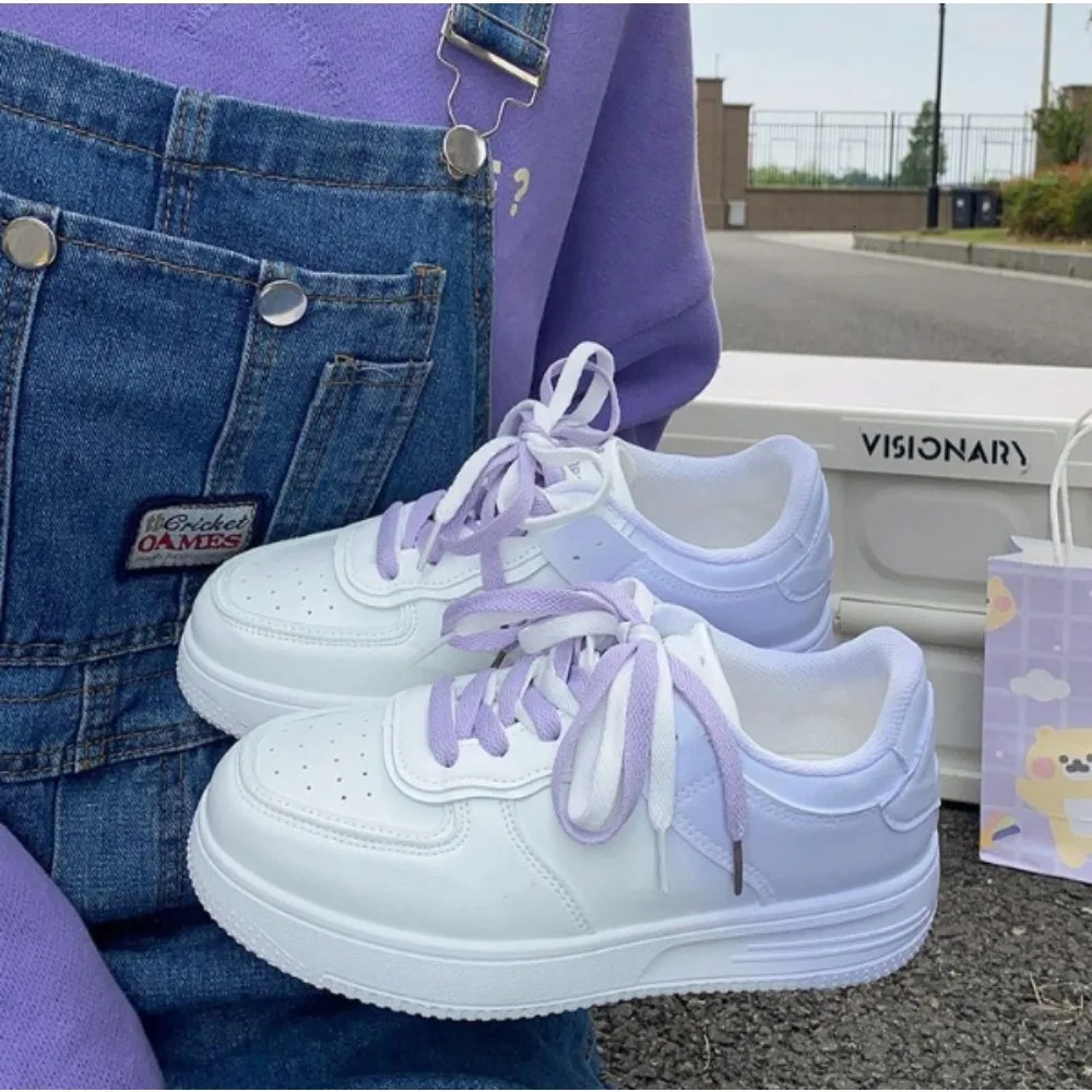 Tennis shoes for women spring and autumn sports board shoes fashionable and comfortable colorful and casual college style white shoes for women 241111