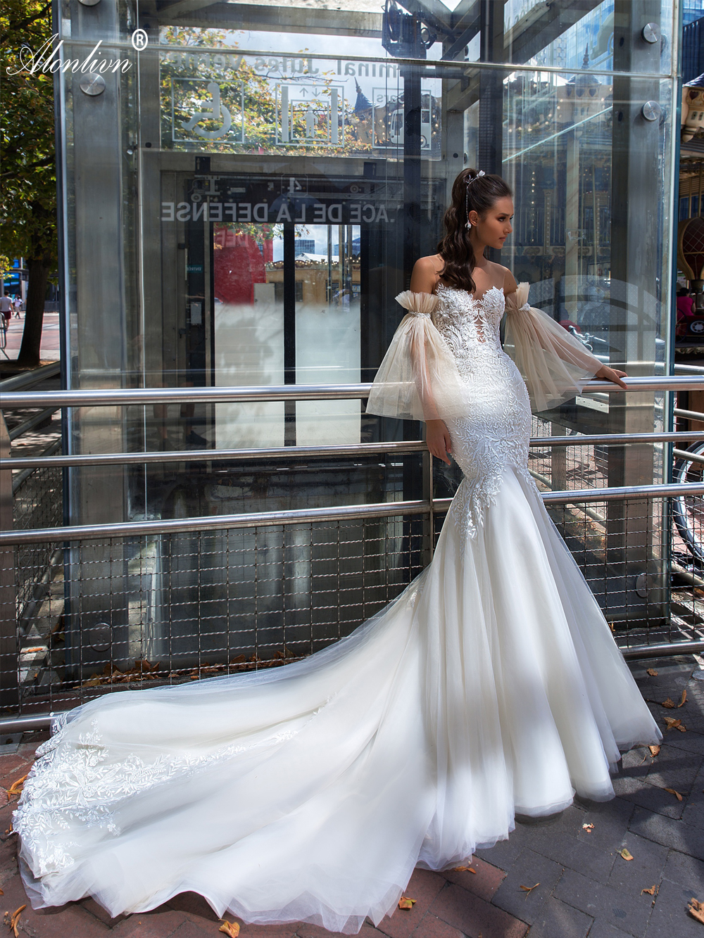 Chic Tulle Appliques Lace Illusion Neck Mermaid Wedding Dresses Covered With Button Detachable Puff Sleeves Trumpet Bridal Gowns