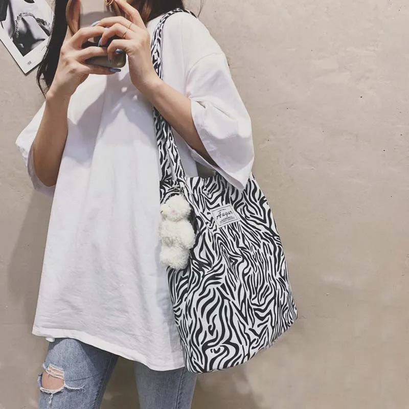 Casual handbag butterfly leopard zebra ox printed shoulder bag womens handbag womens cute canvas bag shopping bag 241111