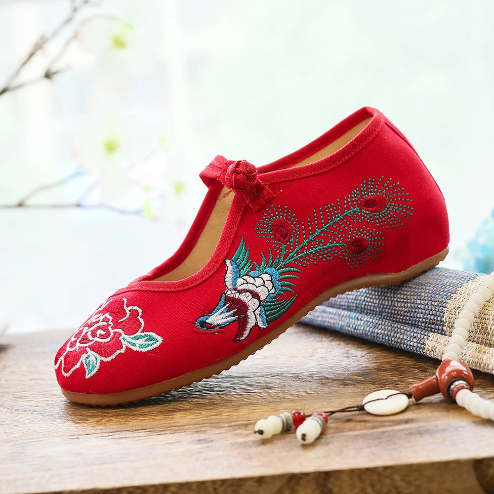 Veowalk Fashion Handmade Retro Womens Ballet Apartment Old Beijing Traditional Chinese Embroidery Fabric Womens Single Shoes 241111