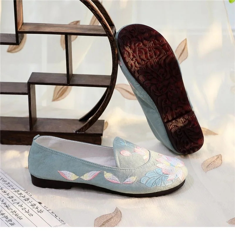 Old China Apartment Womens Beijing Shoes Elegant Flower Loafers Womens Antique Embroidered Shoes Womens Espadrillle Apartment Mocassin 241111